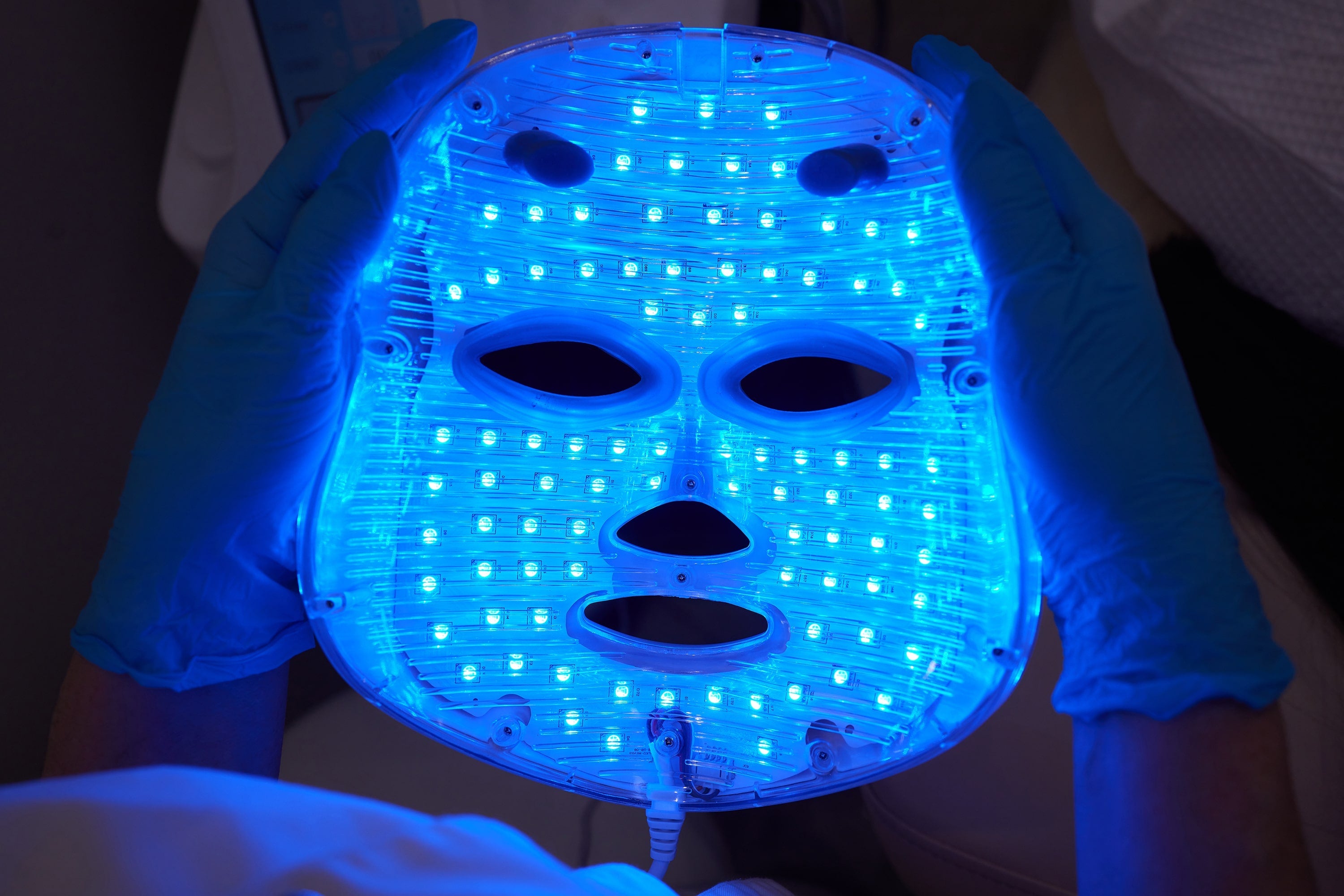 Best Devices for Blue Light Therapy: Uses and Side Effects - Healthlin ...